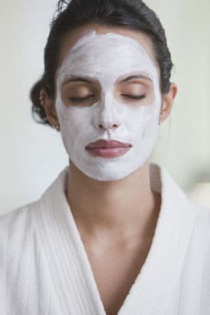 CİLDİMİZİN YÜZ MASKELERİNE NEDEN İHTİYACI VAR?