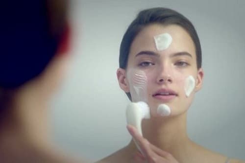 CİLDİNİZİ SHISEIDO TEMİZLEYİCİ FIRÇA İLE TEMİZLEMENİN 10 ÖNEMLİ FAYDASI