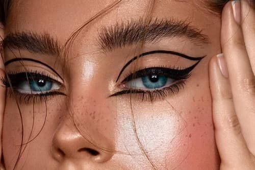 AKMAYAN VE BULAŞMAYAN EN İYİ EYELINERLAR