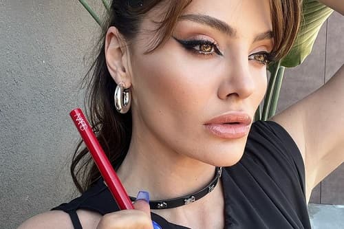 MELİS AYÇA DEĞİRMENCİOĞLU' NUN FAVORİLERİ