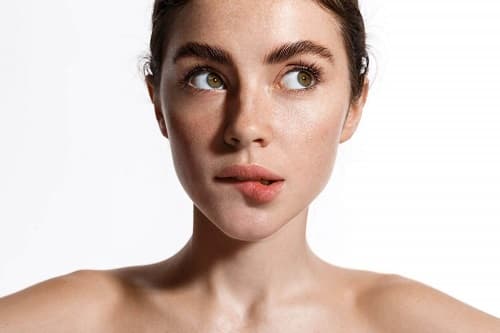 MAKYAJIN CİLTTE KÖTÜ DURMASININ 5 TEMEL SEBEBİ