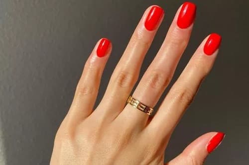 TIRNAKLARDA KLASİK VE İDDİALI GÖRÜNÜM: TOMATO RED