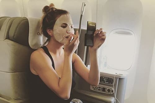 UÇAKTA KULLANABİLECEĞİNİZ PRATİK 5 CİLT BAKIM ÜRÜNÜ