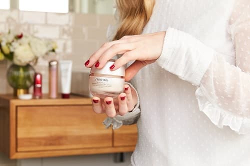 BASİT AMA ETKİLİ CİLT BAKIM RUTİNİ NASIL OLUŞTURULUR?