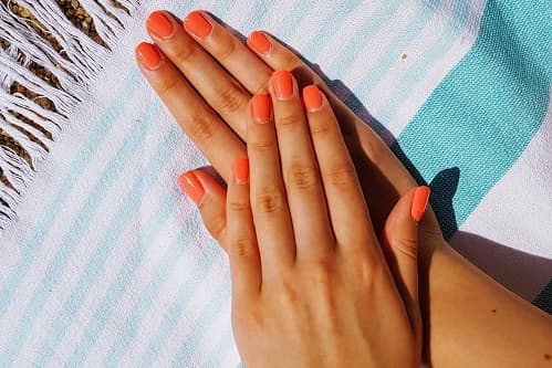 YAZ TATİLİNDE ÇABASIZ GÜZEL ELLERE SAHİP OLMANIN 7 PÜF NOKTASI