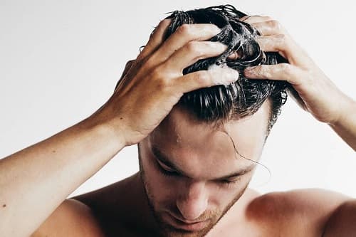 DOĞAL YAĞLARLA ERKEK SAÇ BAKIMI: EN ETKİLİ 4 YAĞ