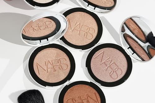 IŞILTILI VE DOĞAL BİR CİLT: NARS LIGHT REFLECTING LUMINIZING POWDER İNCELEMESİ