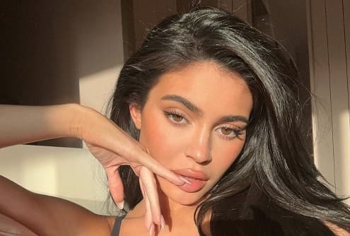 TEN MAKYAJINDA PUDRA KULLANMAK NEDEN ÖNEMLİ?