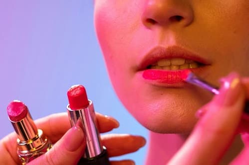 GLOSS VS MAT RUJ KARŞILAŞTIRMASI