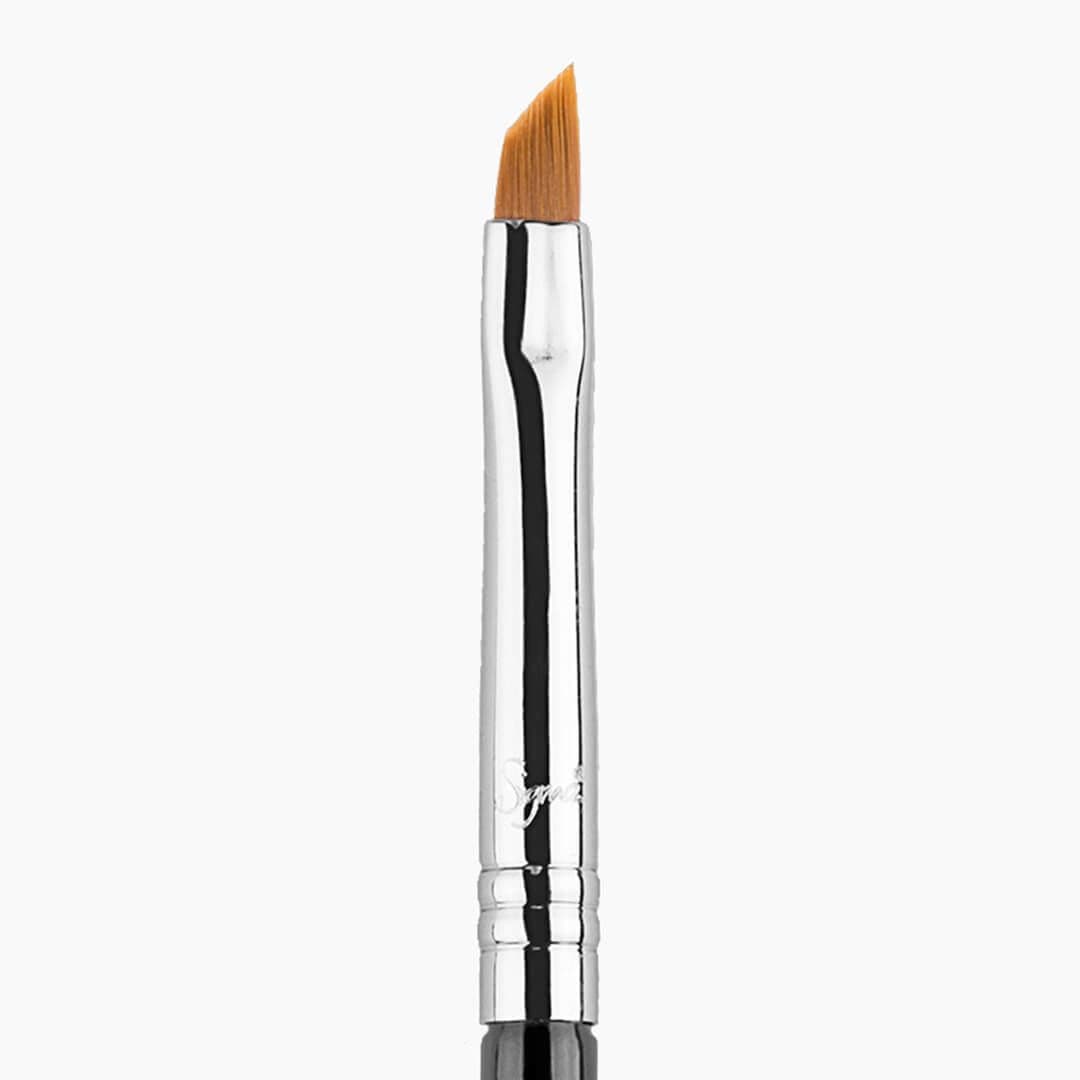 E06 - WINGED LINER™ BRUSH