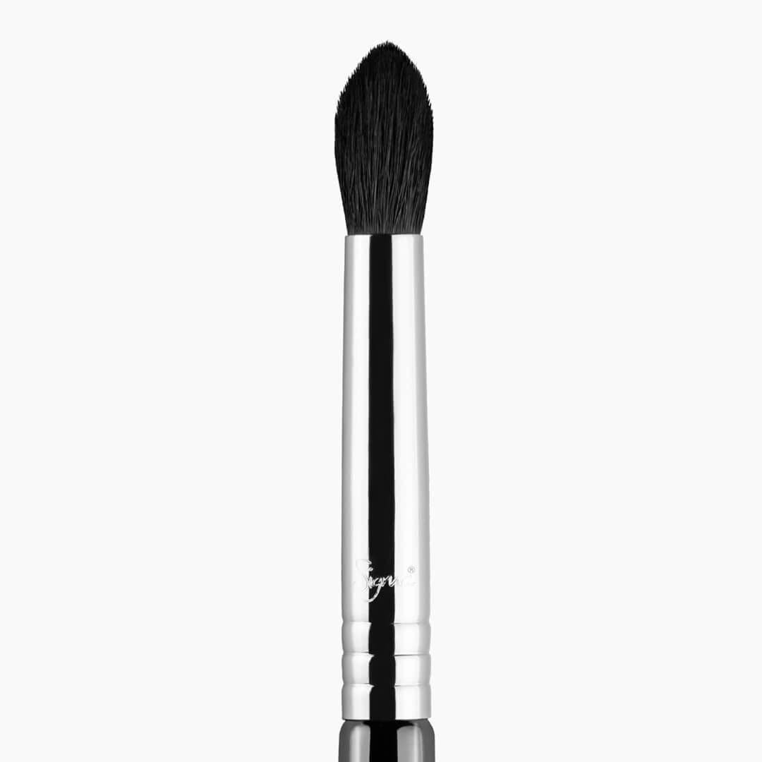 E45 - SMALL TAPERED BLENDING BRUSH