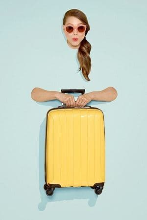 TATİL BAVULUNUZA ATMANIZ GEREKEN 9 GÜZELLİK ÜRÜNÜ